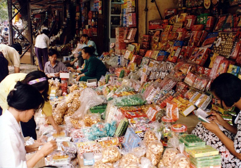 Ha Noi nam 1994 cuc chat qua ong kinh nguoi Nhat-Hinh-5