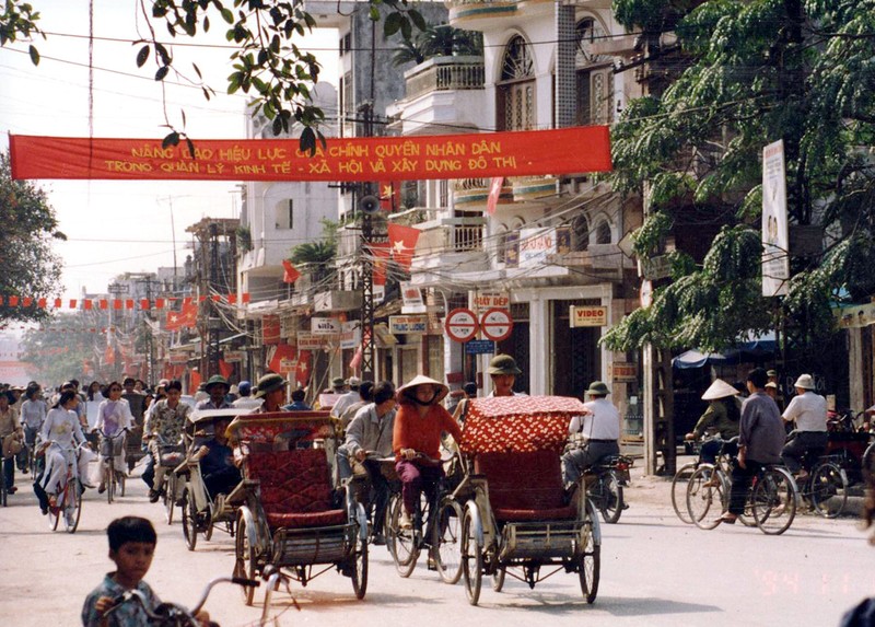 Ha Noi nam 1994 cuc chat qua ong kinh nguoi Nhat