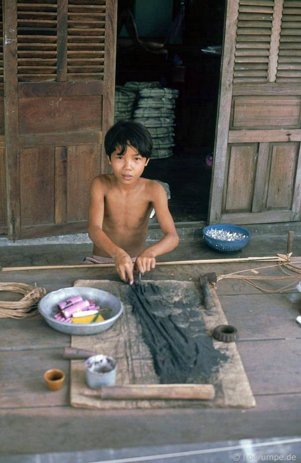 Den tham lang nghe phao noi tieng Da Nang-Hinh-4