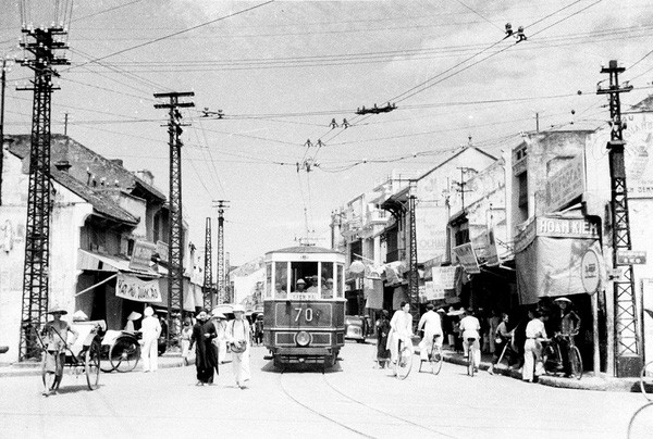 Nhung buc anh dang gia ve tau dien khoi chay o Ha Noi hon 1 the ky truoc-Hinh-5