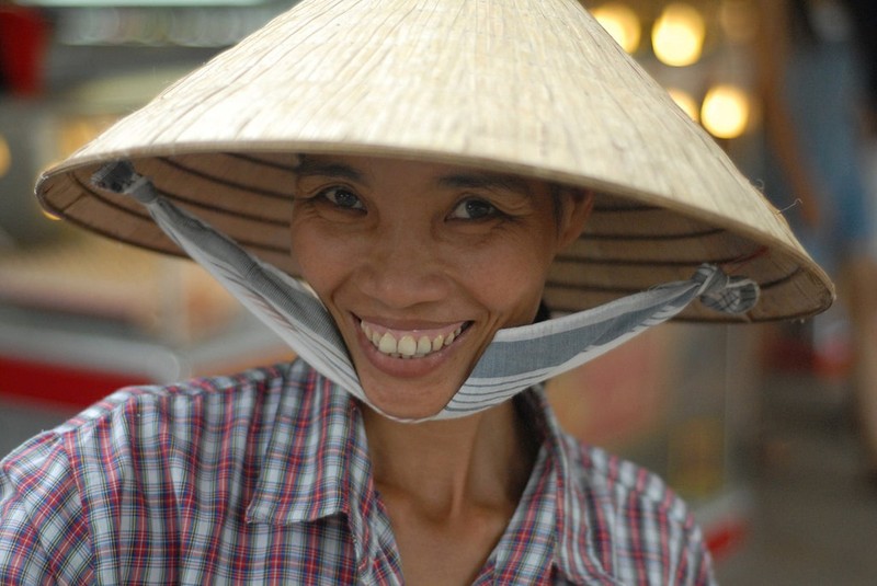 Nguoi Viet doi non la duoi con mat du khach ngoai-Hinh-6