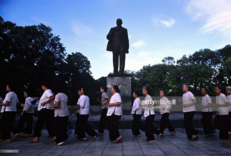 Ha Noi nam 1994 sinh dong qua ong kinh nhiep anh gia Phap (2)-Hinh-7