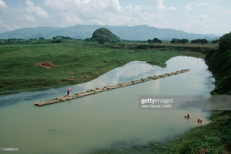 Loat anh kho quen ve ba mien Viet Nam nam 1994-Hinh-7