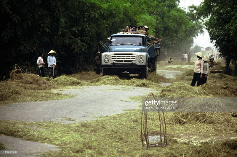 Cuoc song than thuong o nong thon Viet Nam dau thap nien 1990-Hinh-7