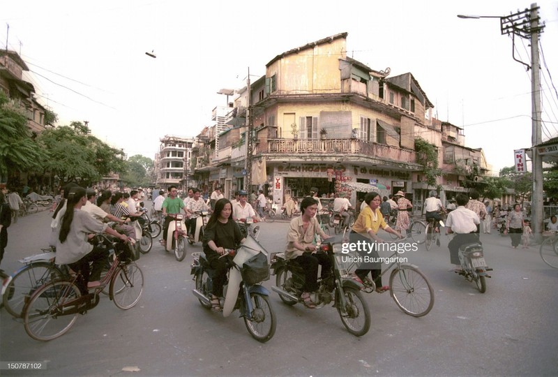 Anh quy ve Ha Noi va Sai Gon nam 1994-Hinh-2