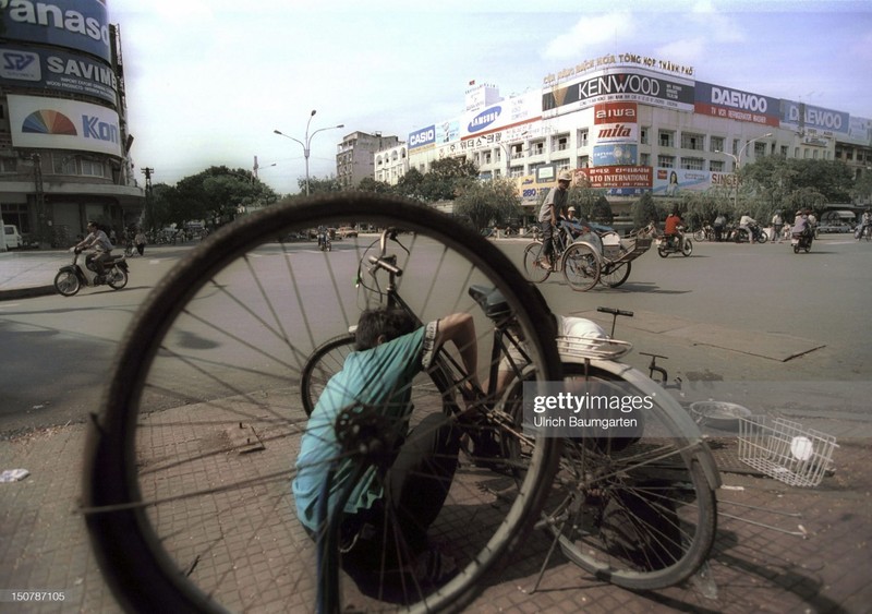 Anh quy ve Ha Noi va Sai Gon nam 1994-Hinh-9