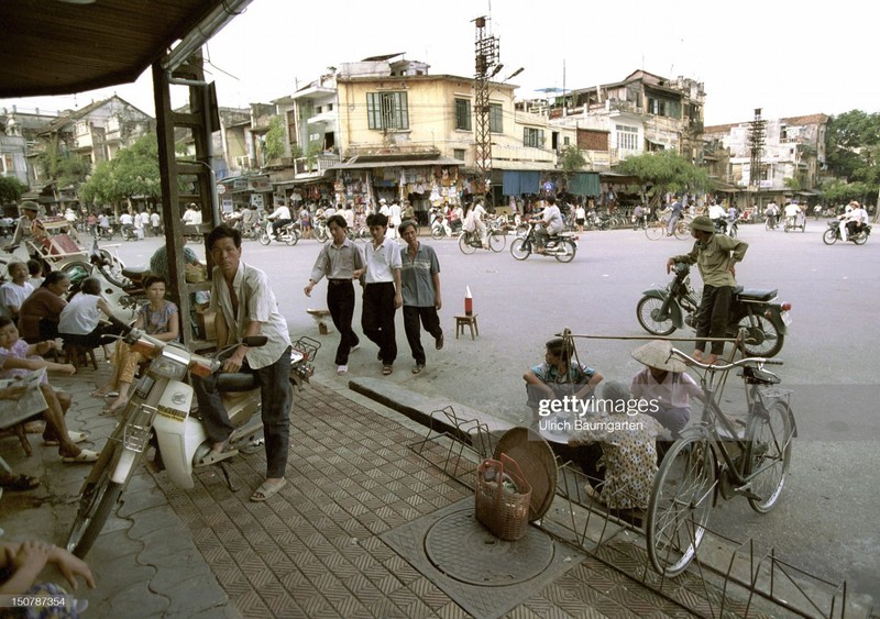 Anh quy ve Ha Noi va Sai Gon nam 1994