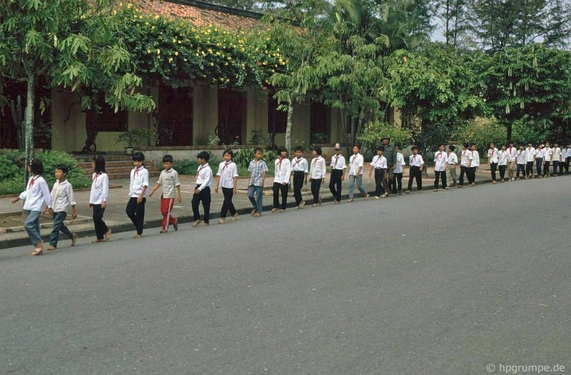 Quang truong Ba Dinh nam 1991 moc mac qua anh nguoi Duc