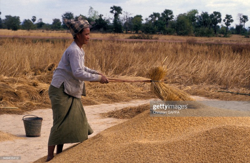 Cuoc song binh di day loi cuon o Lao nam 1990-Hinh-11