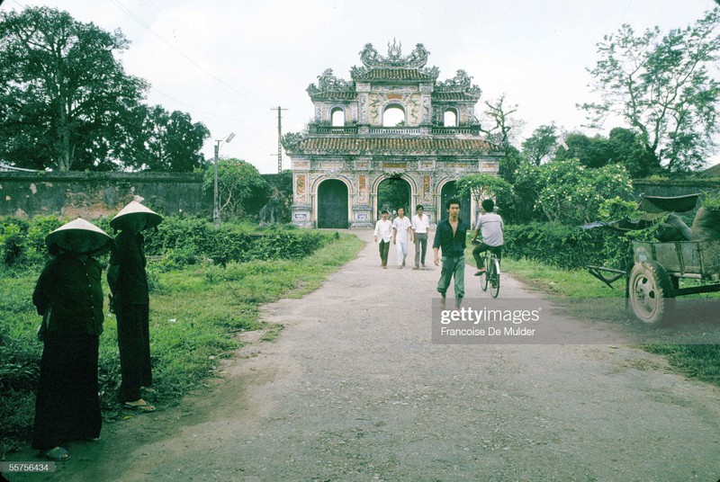 Khung canh binh di o Hoang thanh Hue nam 1989-Hinh-15