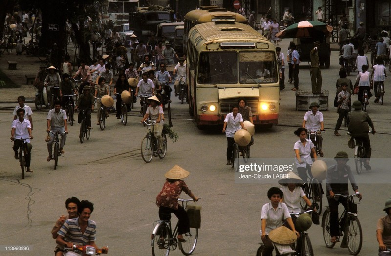 Anh cuoc song doi thuong Ha Noi nam 1994 qua ong kinh nguoi Phap-Hinh-3