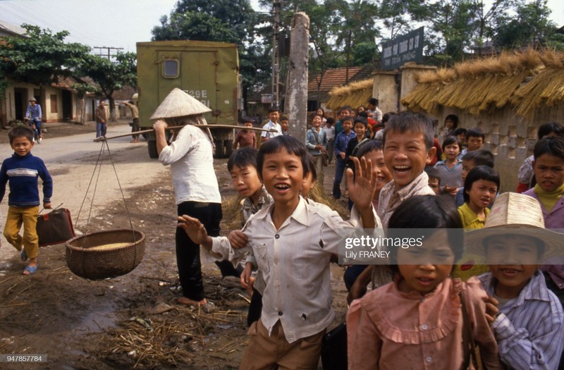 Loat anh phai xem ve nong thon Viet Nam nam 1987