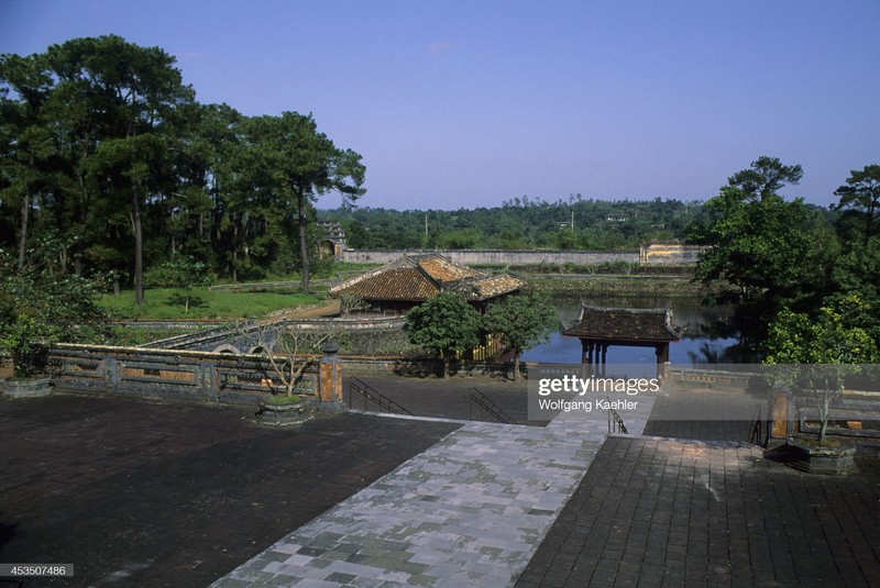 Nhung lang mo noi tieng o Hue cuc moc mac hoi nam 1992-Hinh-3