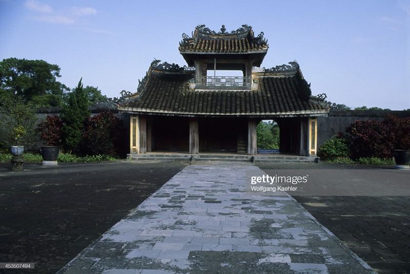 Nhung lang mo noi tieng o Hue cuc moc mac hoi nam 1992-Hinh-4