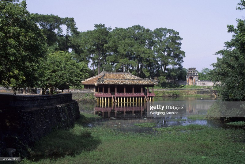 Nhung lang mo noi tieng o Hue cuc moc mac hoi nam 1992