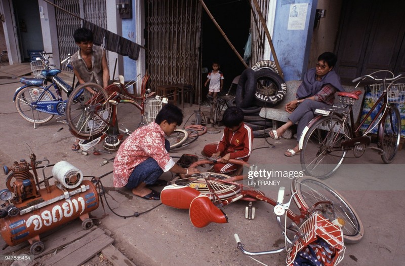 Loat anh sinh dong ve cuoc song o Lao nam 1988-Hinh-5