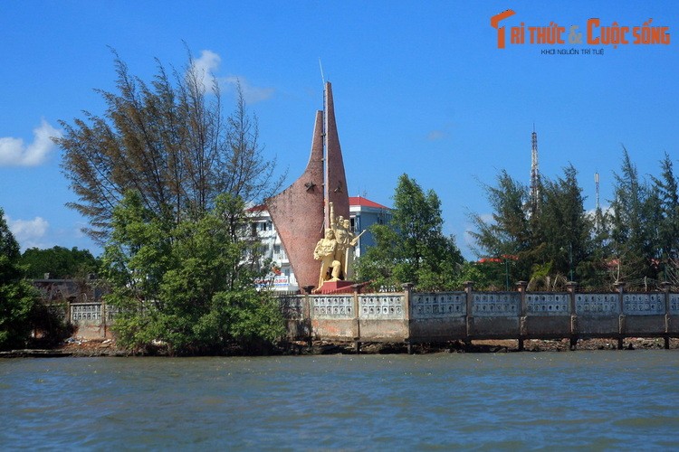 Ngo ngang khu pho noi 'bong benh' tren mat nuoc o Ca Mau-Hinh-15