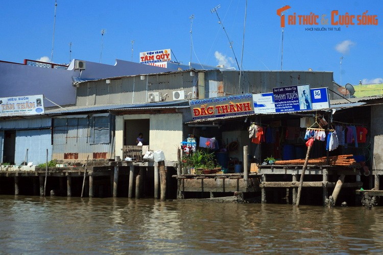 Ngo ngang khu pho noi 'bong benh' tren mat nuoc o Ca Mau-Hinh-2