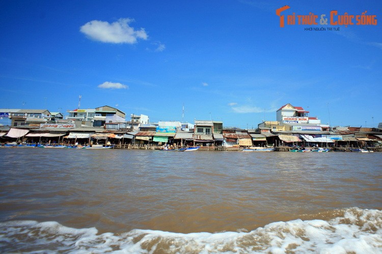 Ngo ngang khu pho noi 'bong benh' tren mat nuoc o Ca Mau-Hinh-8