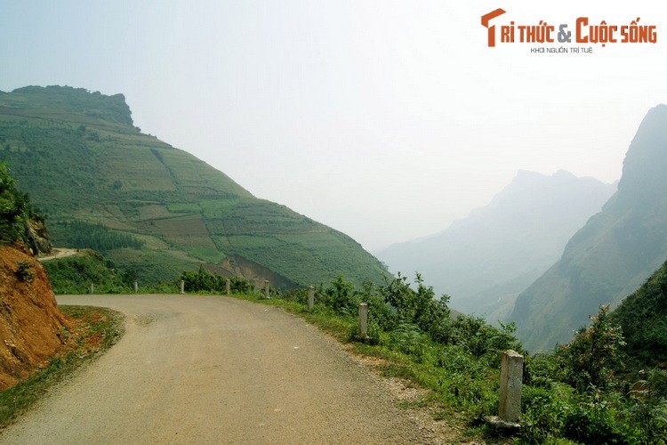 Biet gi ve con duong Hanh Phuc huyen thoai cua Ha Giang?