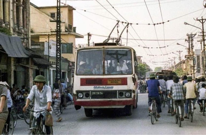 Anh doc ve tau dien banh hoi o Ha Noi xua-Hinh-2