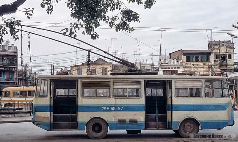 Anh doc ve tau dien banh hoi o Ha Noi xua-Hinh-3