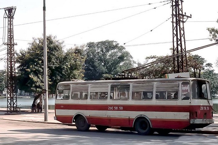 Anh doc ve tau dien banh hoi o Ha Noi xua-Hinh-5