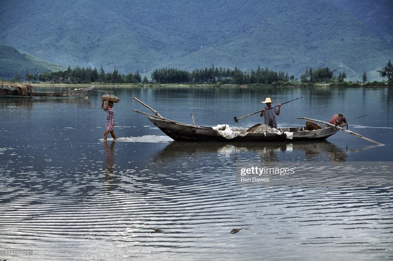 Viet Nam nam 1998 cuc song dong qua loat anh pho nhay Ben chup-Hinh-12