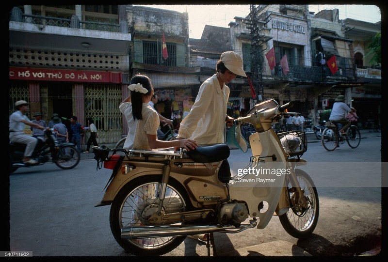 Ha Noi nam 1993 binh di duoi ong kinh nguoi My