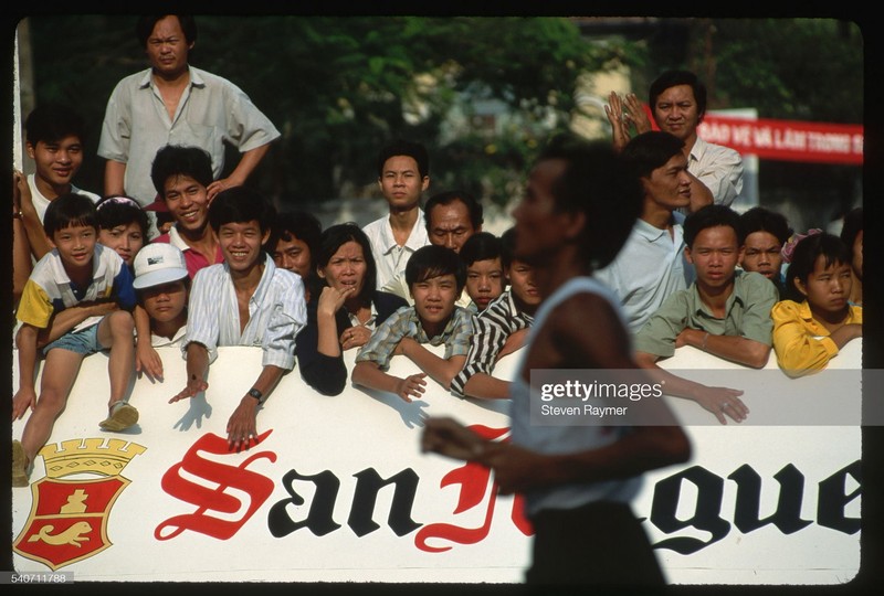 TP. HCM nhung nam 1990 cuc sinh dong qua anh cua Steven Raymer-Hinh-9