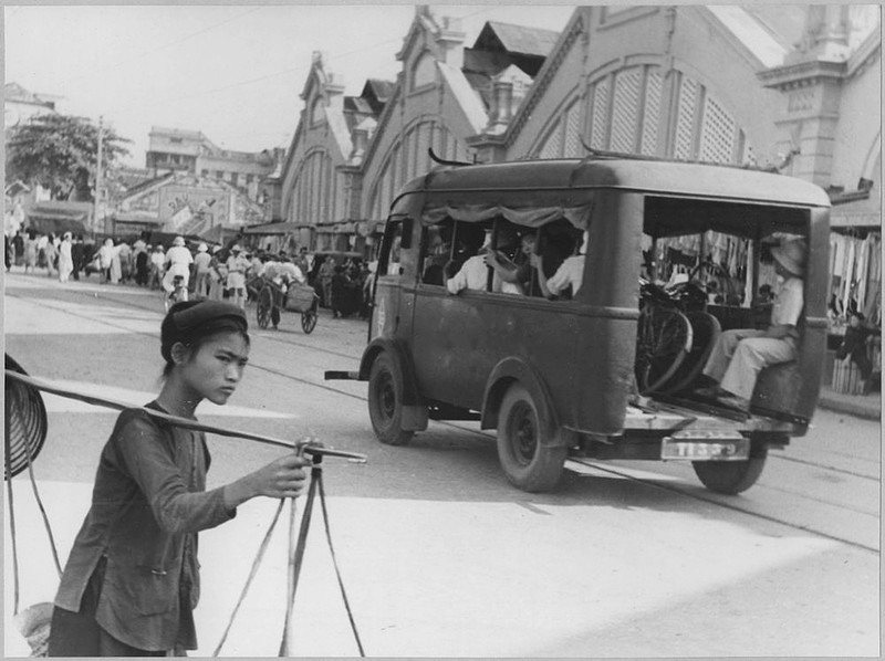 Cho Dong Xuan thap nien 1950 cuc soi dong