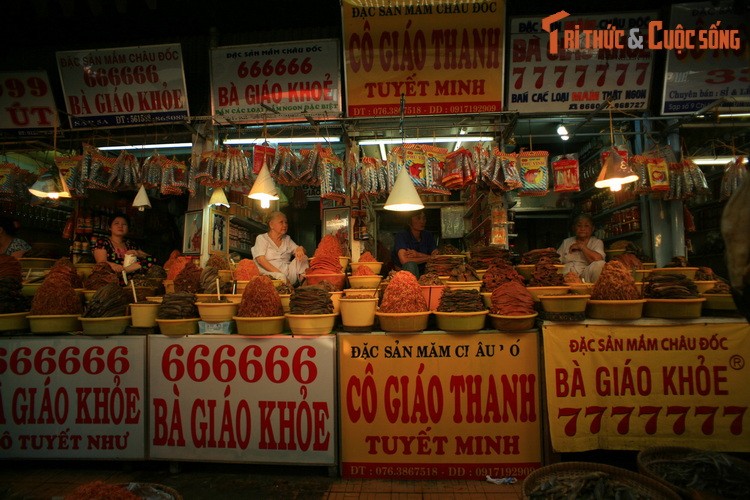 Cho Chau Doc va nhung dac san 'nang mui' hut du khach-Hinh-9