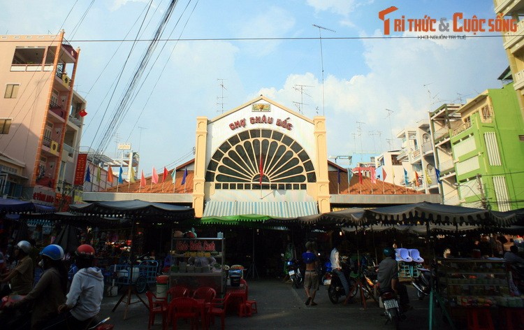 Cho Chau Doc va nhung dac san 'nang mui' hut du khach