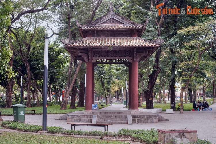 Can canh cong trinh co xua bi an trong Vuon hoa Le Nin o Ha Noi-Hinh-7