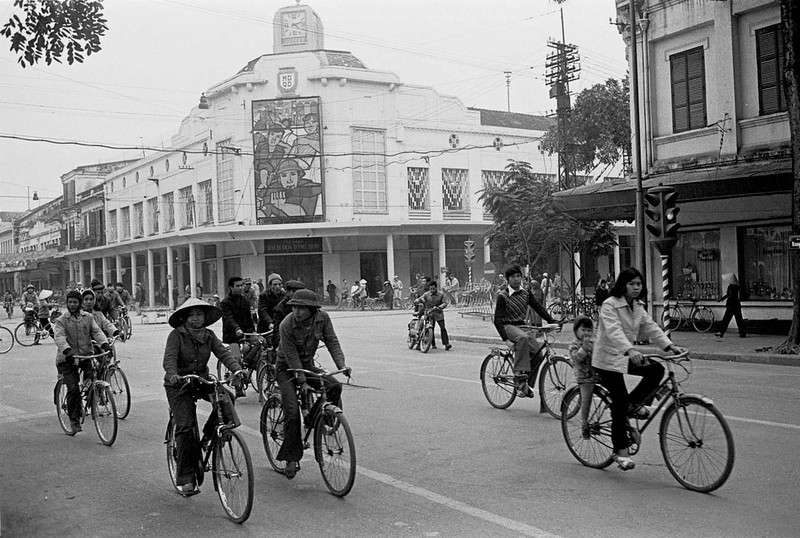 Bach hoa tong hop Trang Tien thoi bao cap qua loat anh hiem