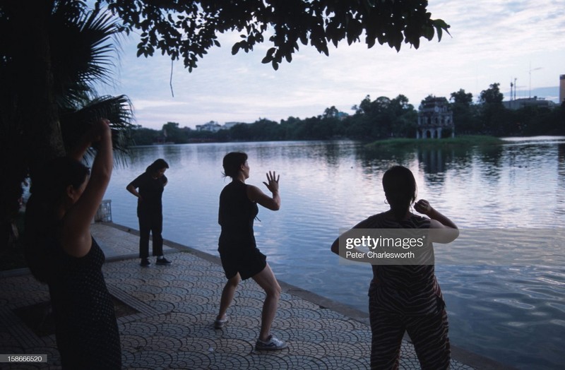 Cuoc song o Ha Noi 20 nam truoc qua loat anh nhieu cam xuc-Hinh-3