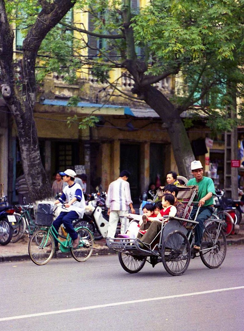 Thoi thinh vuong cua xich lo Ha Noi qua ong kinh khach nuoc ngoai-Hinh-7