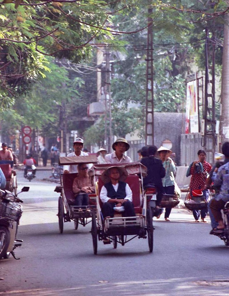 Thoi thinh vuong cua xich lo Ha Noi qua ong kinh khach nuoc ngoai-Hinh-9