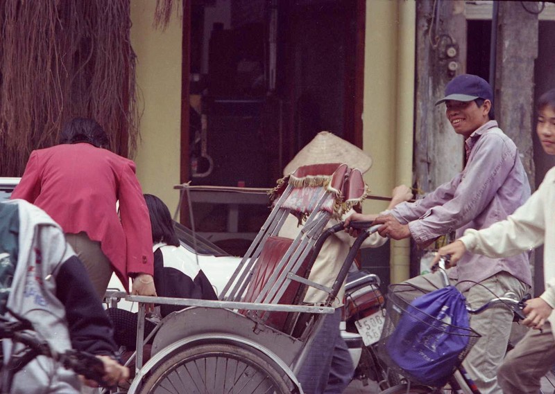 Thoi thinh vuong cua xich lo Ha Noi qua ong kinh khach nuoc ngoai