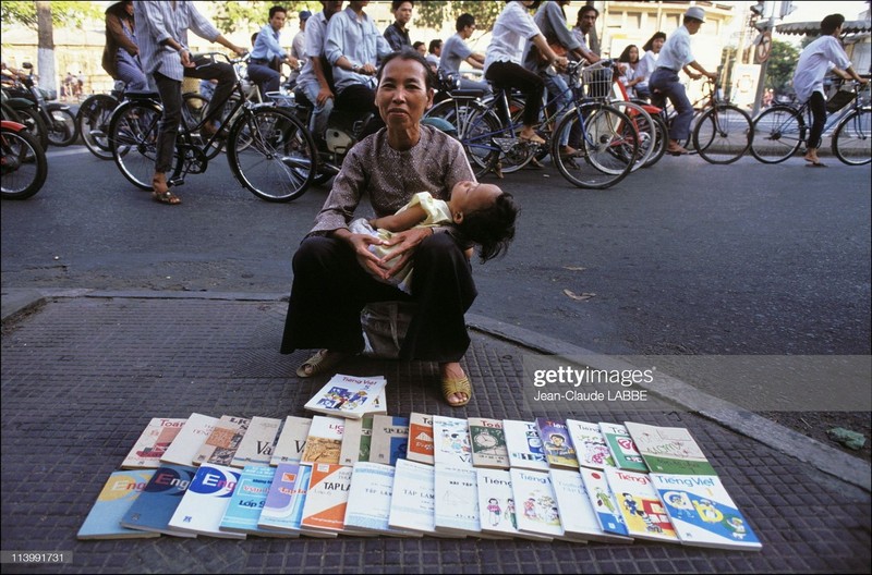 Loat anh 'mot thoi de nho' ve TP.HCM nam 1991-Hinh-3