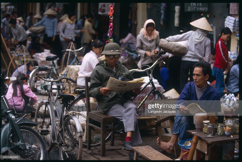 Nhin lai cuoc song o Ha Noi nam 1991 qua anh phong vien Phap