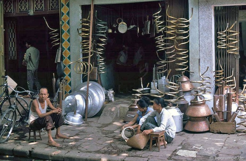 Anh chan thuc ve cac cua hang o Ha Noi nam 1991-Hinh-10