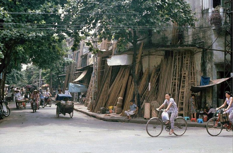 Anh chan thuc ve cac cua hang o Ha Noi nam 1991-Hinh-15