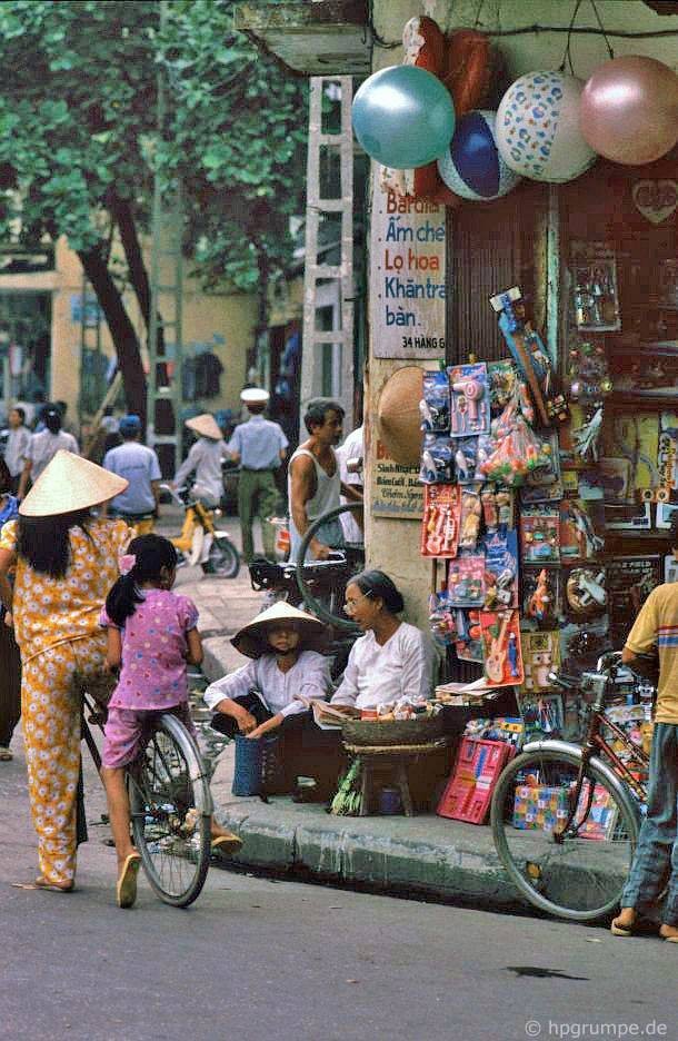 Anh chan thuc ve cac cua hang o Ha Noi nam 1991-Hinh-17