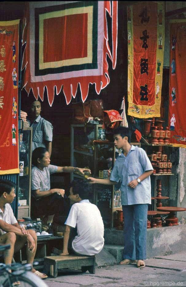 Anh chan thuc ve cac cua hang o Ha Noi nam 1991-Hinh-18