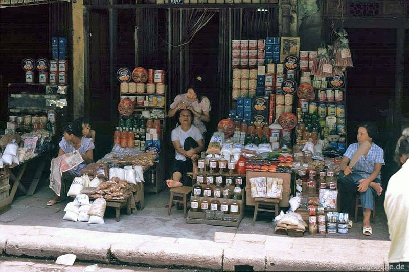 Anh chan thuc ve cac cua hang o Ha Noi nam 1991-Hinh-2