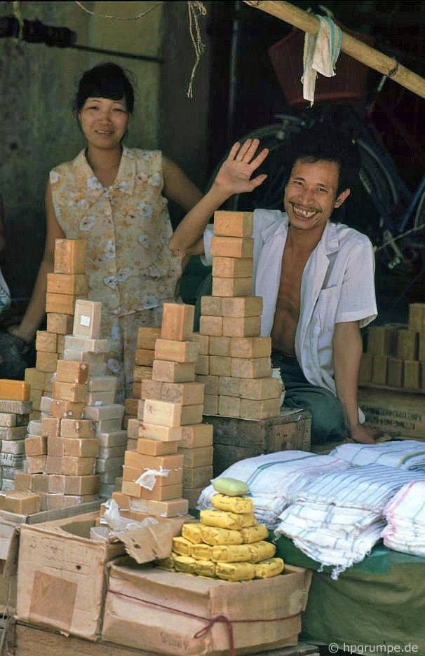 Anh chan thuc ve cac cua hang o Ha Noi nam 1991-Hinh-5