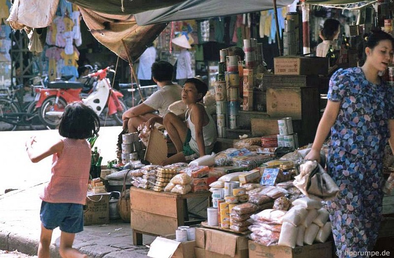 Anh chan thuc ve cac cua hang o Ha Noi nam 1991-Hinh-8