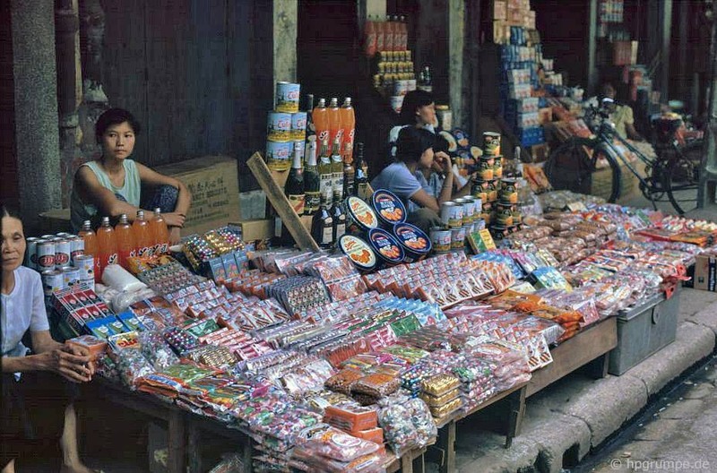 Anh chan thuc ve cac cua hang o Ha Noi nam 1991