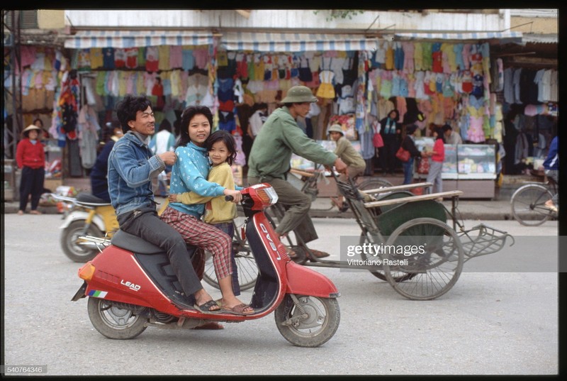 Loat anh moc mac cua Ha Noi ba thap nien truoc qua ong kinh nguoi Y-Hinh-3